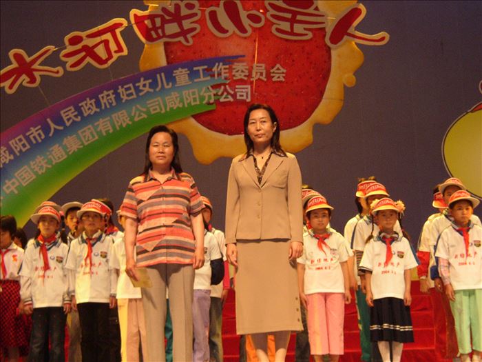 集团副总裁董亚利捐款活动
